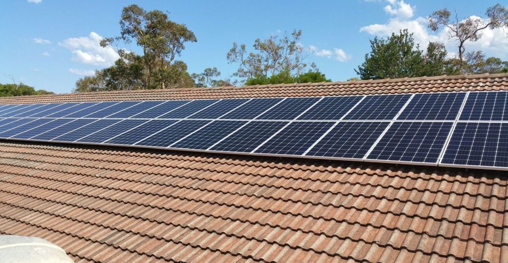 90kWp, 306 x 290W, Seaforth, 05